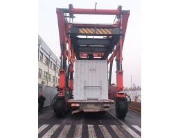 60T濟寧新風(fēng)光集裝箱跨運車