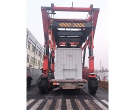 60T濟寧新風光集裝箱跨運車